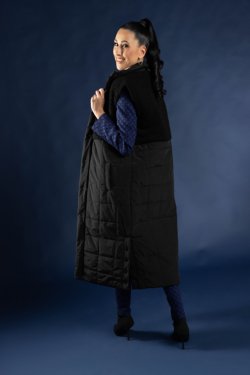 Bodywarmer: 212.08 Giacca: 212.42 Camicia: SC.005A Pantalone: 212.43